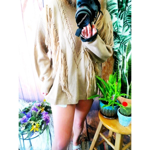Western boho fringe detailed sweater 🍂 - Picture 4 of 7